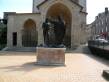  statue érigée en 1996: Clovis baptisé à Reims par Saint-Remi
